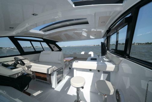 Cruisers Yachts 42 GLS image