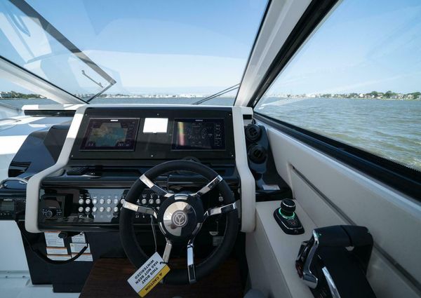 Cruisers Yachts 42 GLS image