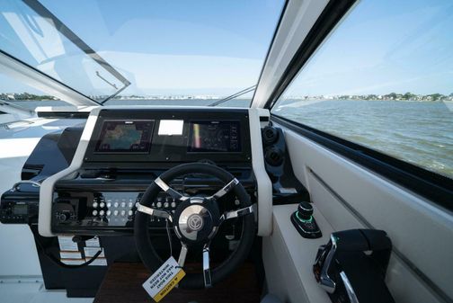 Cruisers Yachts 42 GLS image