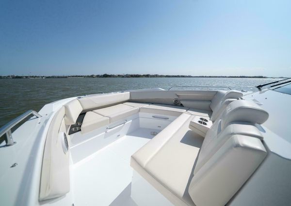 Cruisers Yachts 42 GLS image