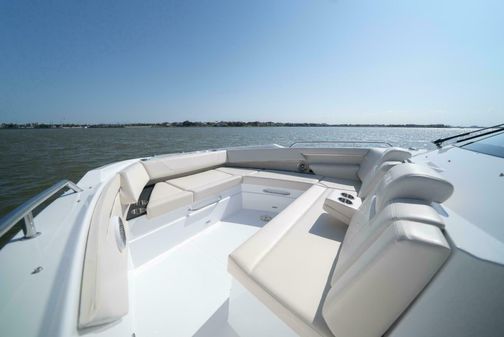 Cruisers Yachts 42 GLS image