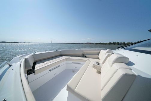 Cruisers Yachts 42 GLS image