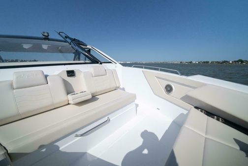 Cruisers Yachts 42 GLS image