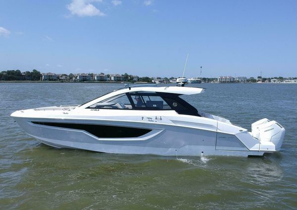 Cruisers Yachts 42 GLS image