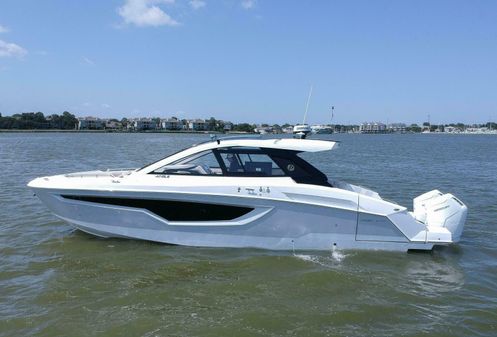 Cruisers Yachts 42 GLS image