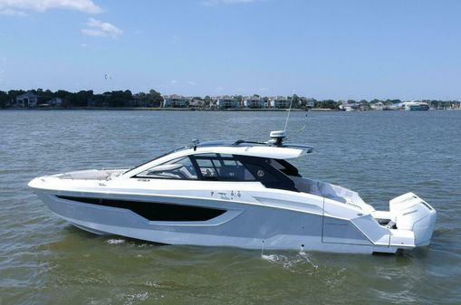 Cruisers Yachts 42 GLS image