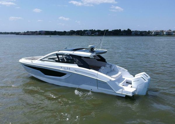 Cruisers Yachts 42 GLS image