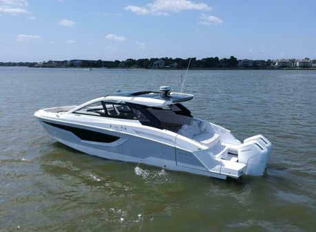 Cruisers Yachts 42 GLS image