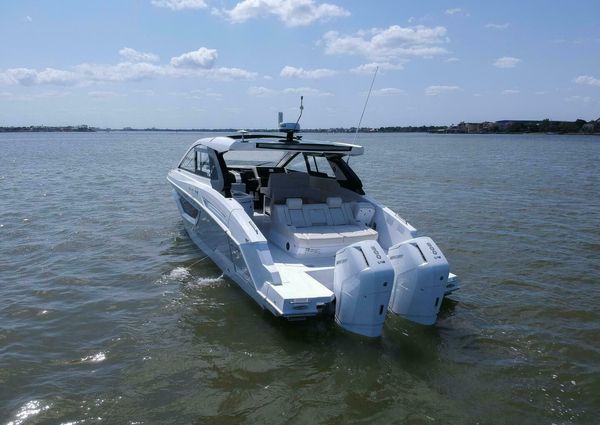 Cruisers Yachts 42 GLS image