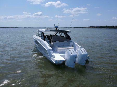 Cruisers Yachts 42 GLS image