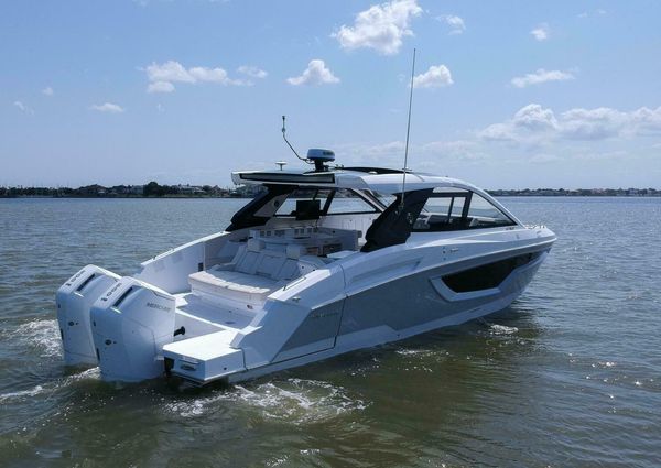 Cruisers Yachts 42 GLS image