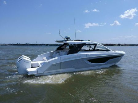 Cruisers Yachts 42 GLS image