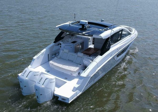 Cruisers Yachts 42 GLS image