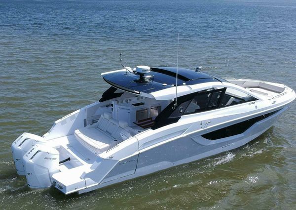 Cruisers Yachts 42 GLS image