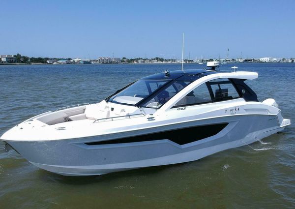 Cruisers Yachts 42 GLS image