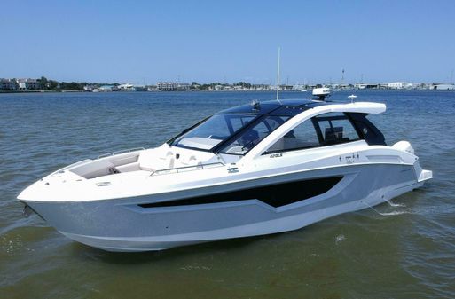 Cruisers Yachts 42 GLS image