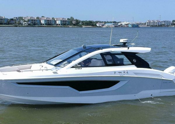 Cruisers Yachts 42 GLS image