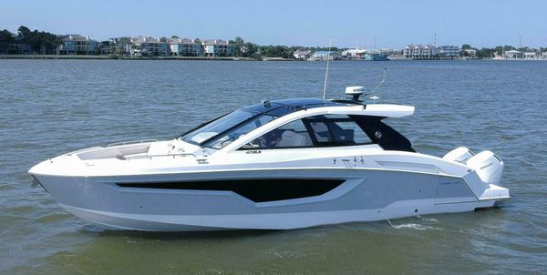 Cruisers Yachts 42 GLS image