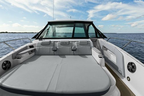 Sea Ray Sundancer 320 image