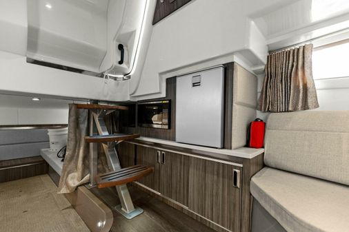 Sea Ray Sundancer 320 image