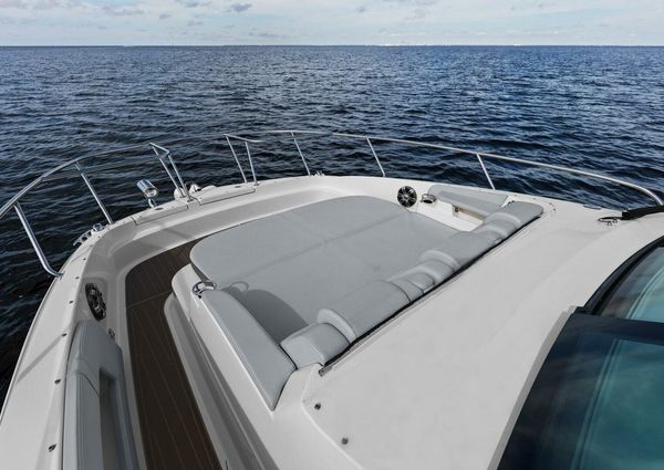 Sea Ray Sundancer 320 image