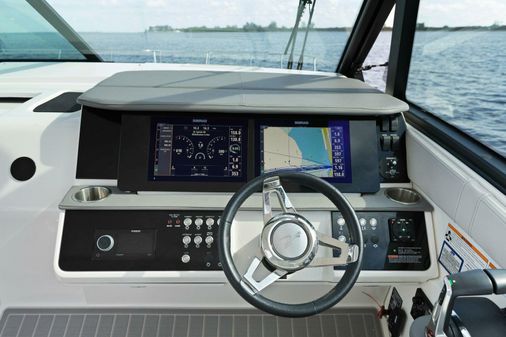 Sea Ray Sundancer 320 image