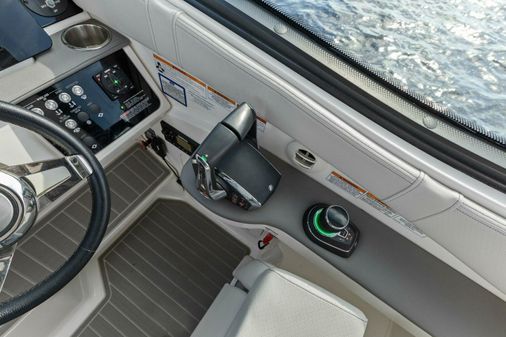 Sea Ray Sundancer 320 image