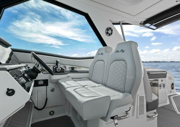 Sea Ray Sundancer 320 image