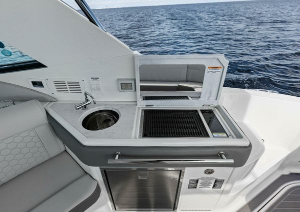 Sea Ray Sundancer 320 image