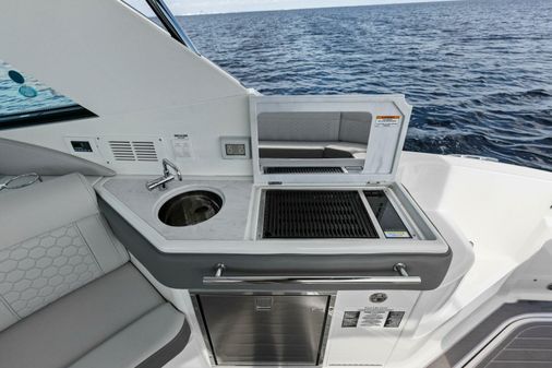 Sea Ray Sundancer 320 image