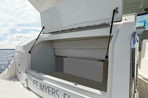 Sea Ray Sundancer 320 image