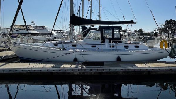 Hylas 44