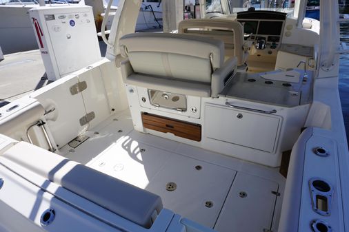 Boston Whaler 350 Realm image