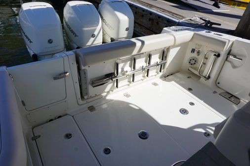 Boston Whaler 350 Realm image