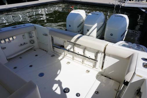 Boston Whaler 350 Realm image