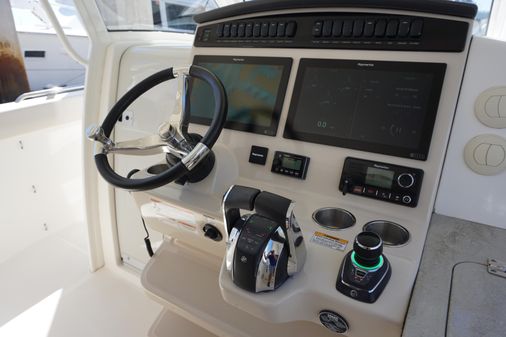 Boston Whaler 350 Realm image