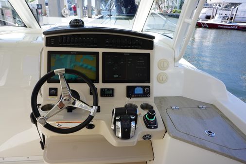 Boston Whaler 350 Realm image