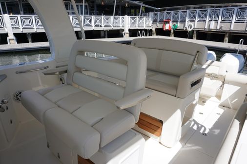 Boston Whaler 350 Realm image