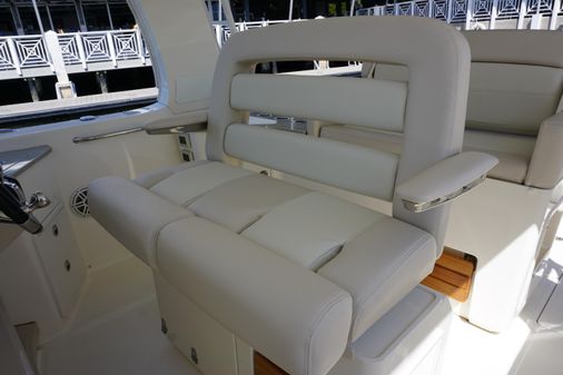 Boston Whaler 350 Realm image