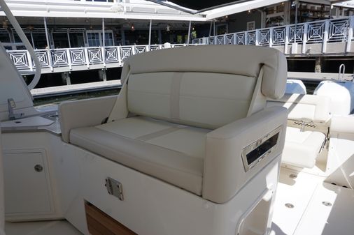 Boston Whaler 350 Realm image