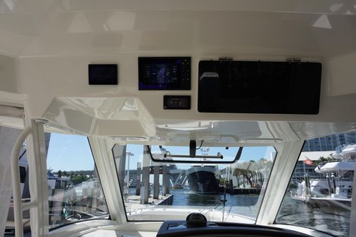 Boston Whaler 350 Realm image