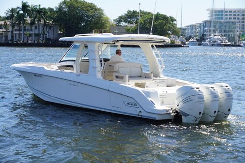 Boston Whaler 350 Realm image