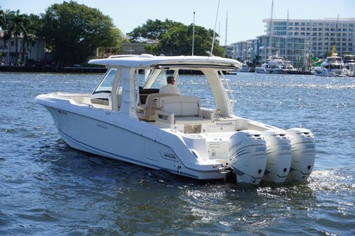 Boston Whaler 350 Realm image