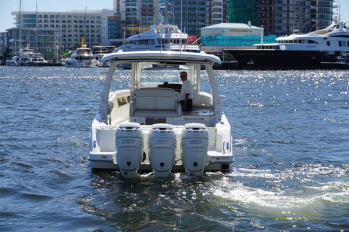 Boston Whaler 350 Realm image