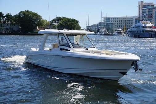 Boston Whaler 350 Realm image