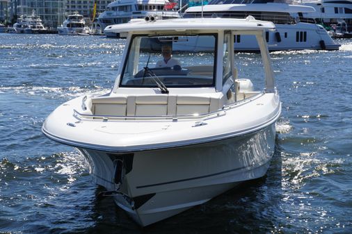 Boston Whaler 350 Realm image