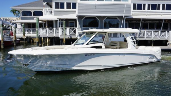 Boston Whaler 350 Realm 