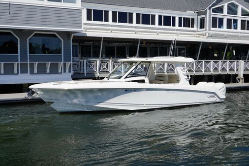 Boston Whaler 350 Realm image