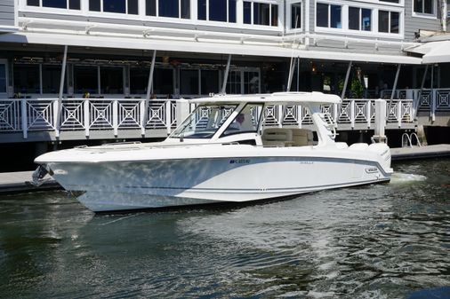 Boston Whaler 350 Realm image