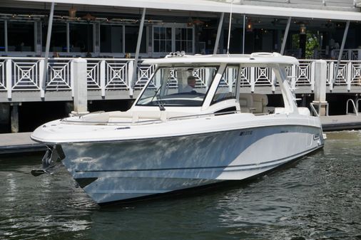 Boston Whaler 350 Realm image